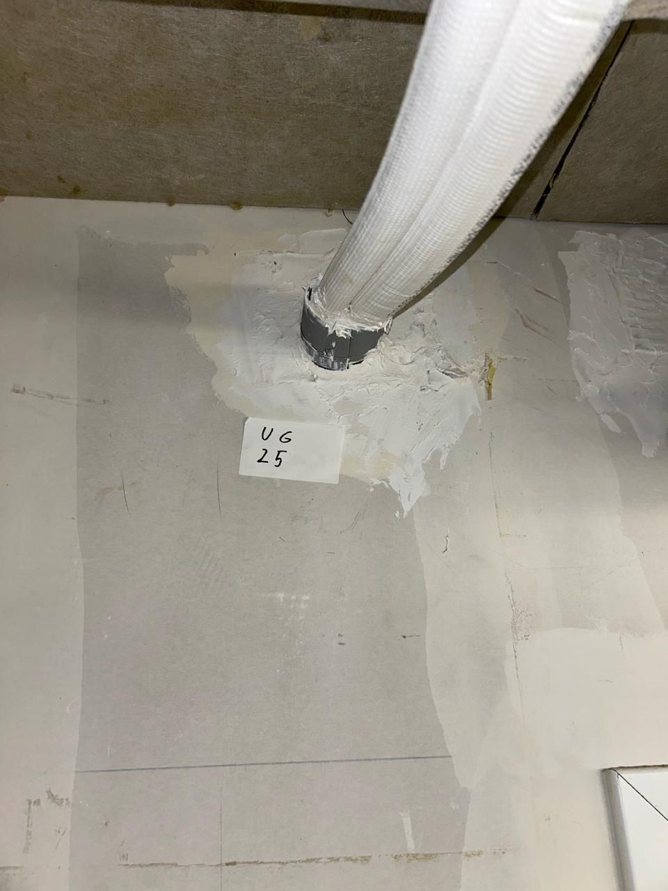 Leitungsdurchführung durch Trockenbauwand vor der Abschottung