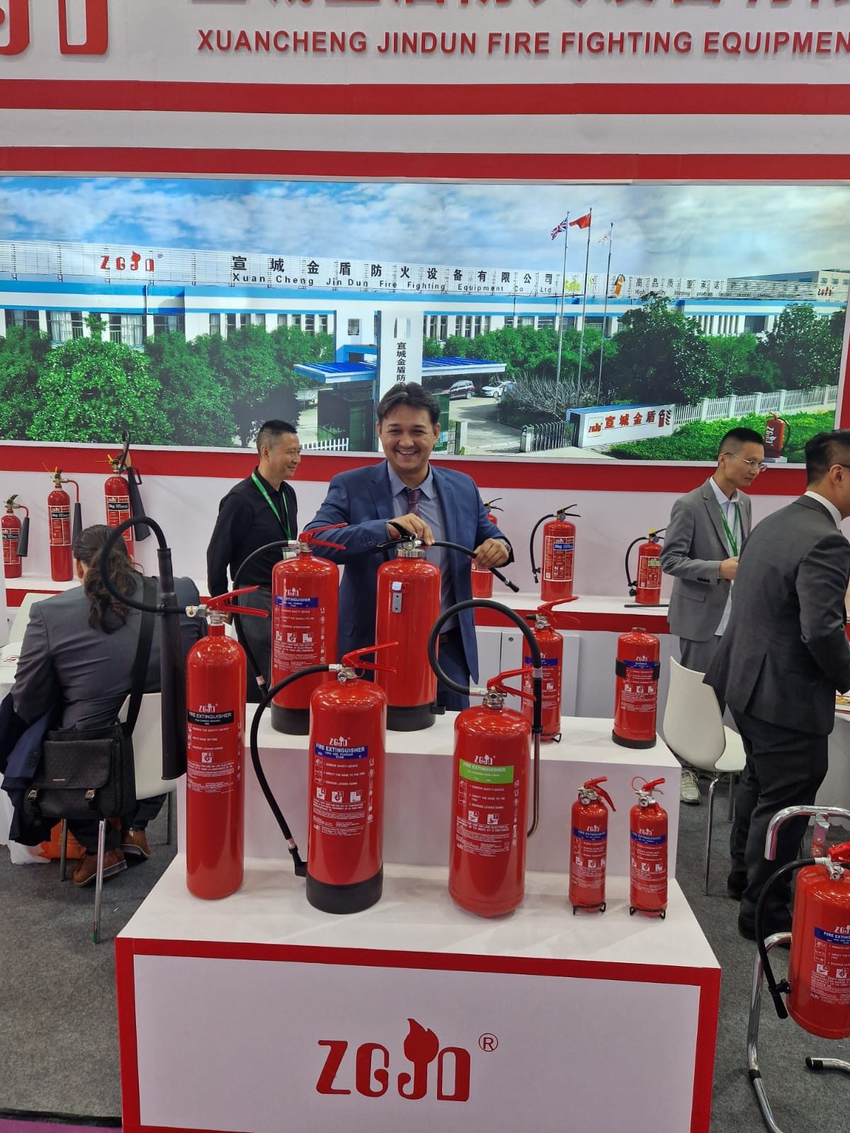 Steven Eschner auf der internationalen Fachmesse China Fire 2025 in Peking